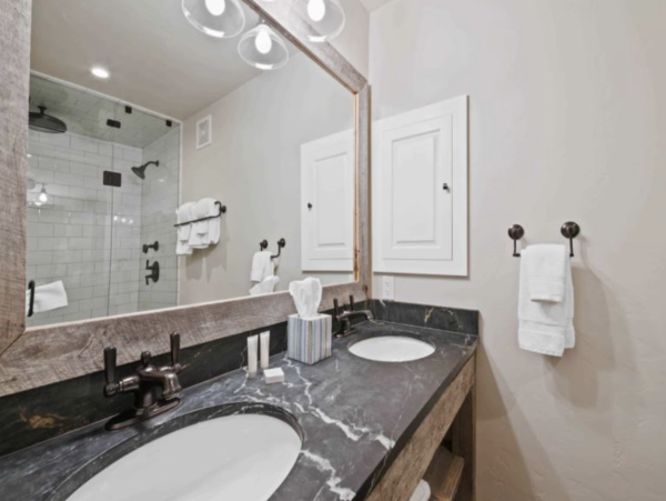 Beaver Creek Luxury Vacation Accommodation 200 Yard to Lift